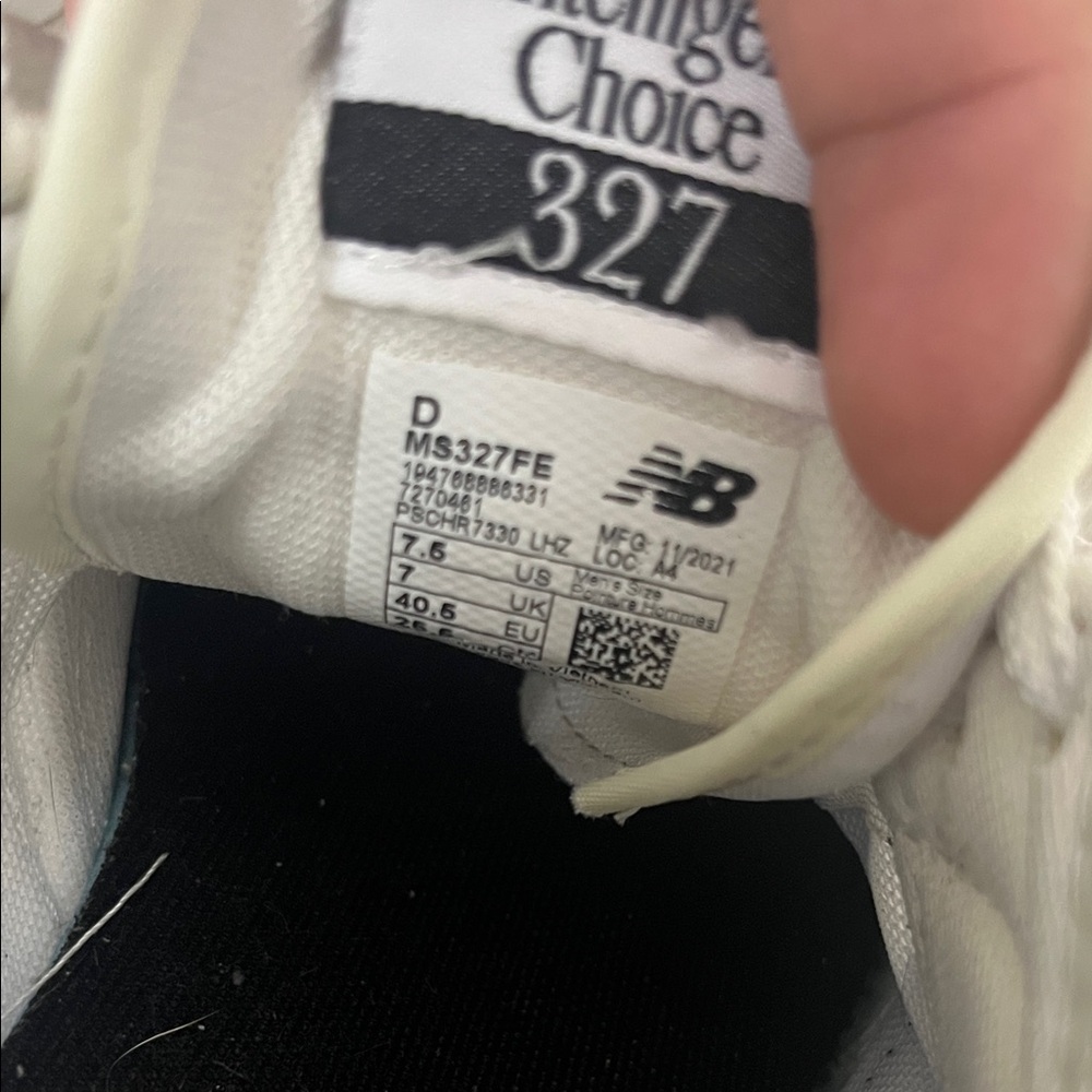 New Balance Cream and Black Sneakers - Picture 7 of 7